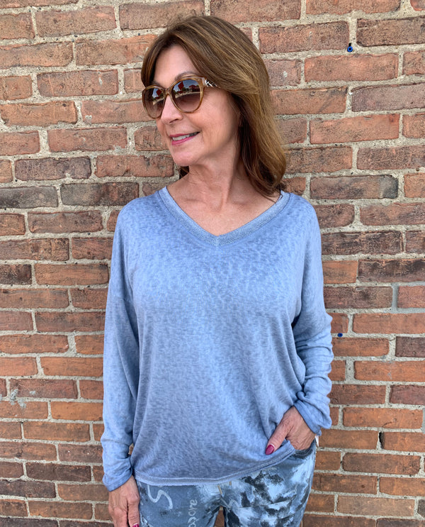 MADE IN ITALY 82562 V-NECK LONG SLEEVE TOP BLUE JEAN