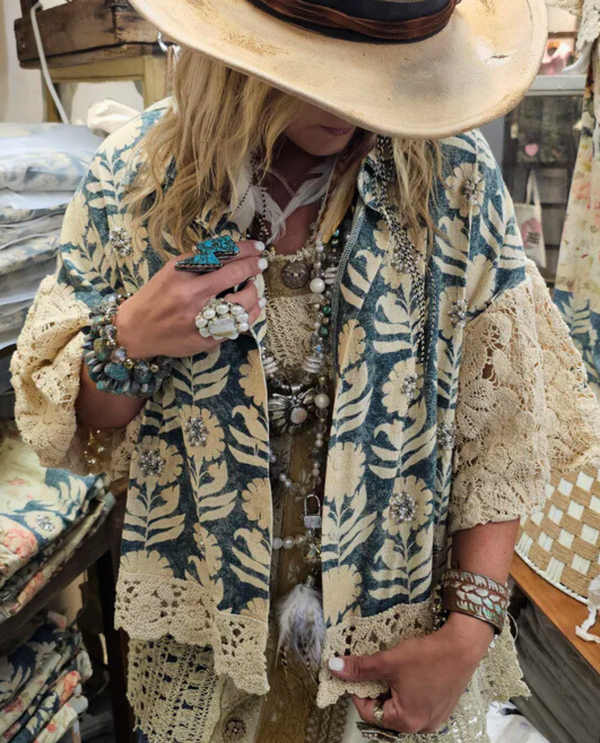 A RARE BIRD BTTN DOWN BOTANICAL TOP OS BEIGE