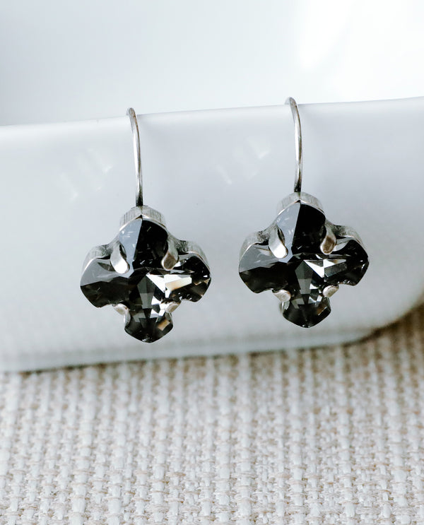 RACHEL MARIE DESIGNS CANTERBURRY EARRING SILVER NIGHT