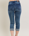 JUDY BLUE 72121 MID RISE CUFFED CAPRI JEAN dark wash dark wash back