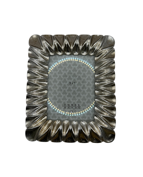 THREE HANDS "ICING" PICTURE FRAME FITS A 5x7" PHOTO