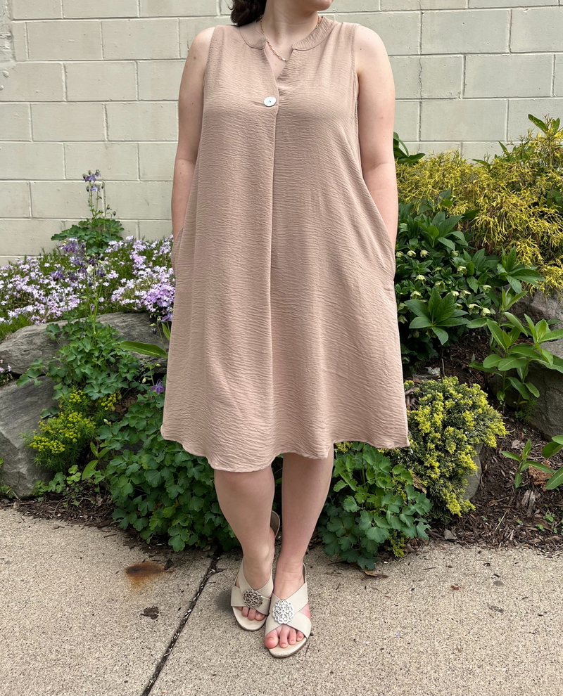 AZZ FY-3513 V-NCK FLOW BUTTON DRESS BROWN