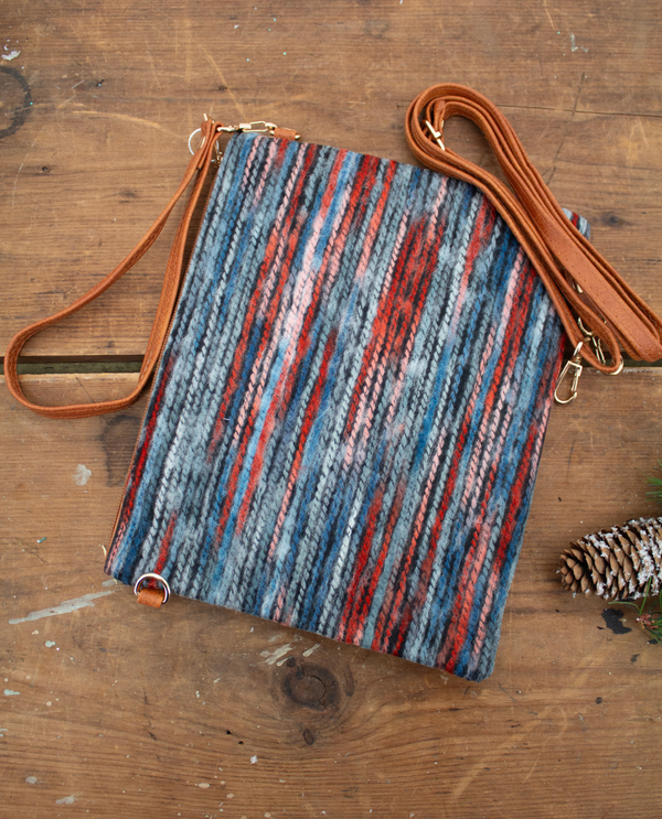 WAVY YARN LARGE CROSS BODY/WRISTLET CBG2029-L denim