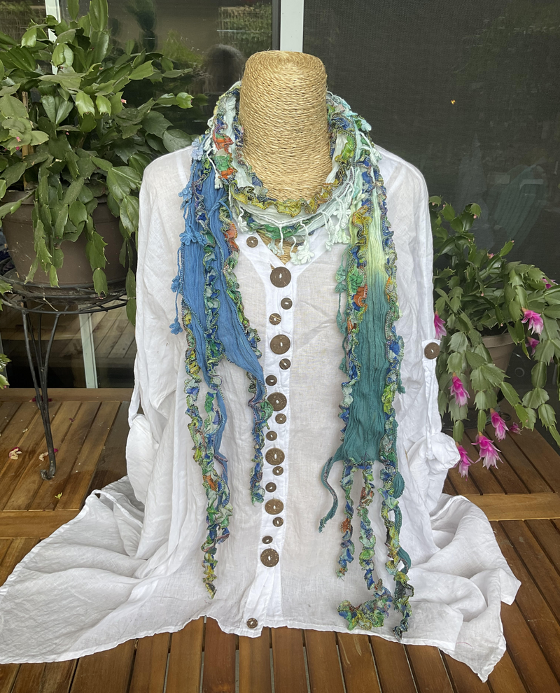 0692 BLUE WHITE TURQUOISE