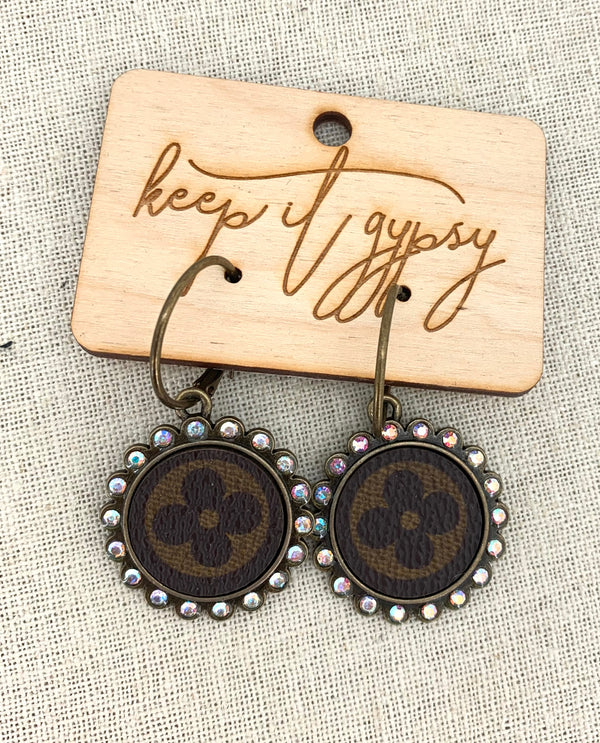 KEEP IT GYPSY RING-ROUND STATUS UPCYCLED EARRINGS BRASS LV CLOVER
