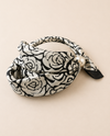 MAGNETIC PEARL SATIN NECK SCARF B/W ROSE
