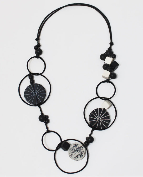 Monochromatic Disk Necklace TG21N14 Black