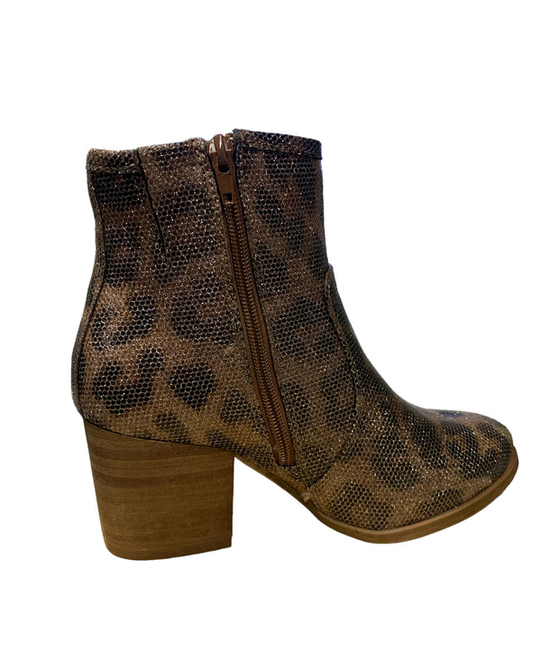Very G VGLB0364 Carlos Leopard Print Ankle Boot Tan